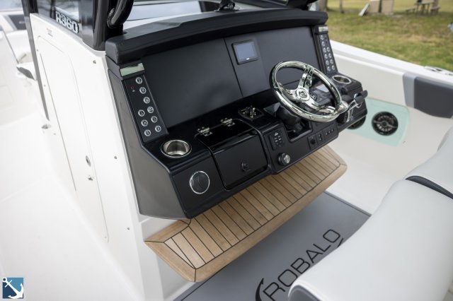 New 2024  powered Robalo Boat for sale